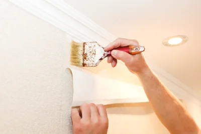 Pose de papier peint à Villamée — revêtements muraux et toiles de verre